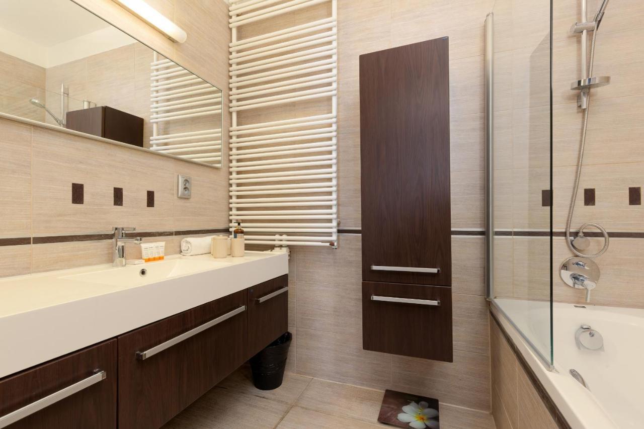 Residence On Wspolna Str. Apartment Warsaw By Renters Екстер'єр фото
