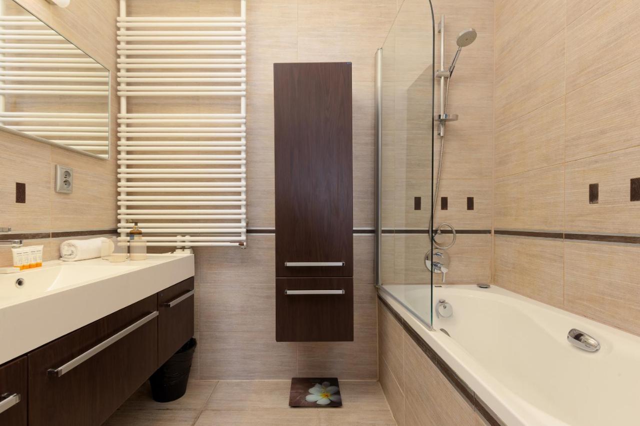 Residence On Wspolna Str. Apartment Warsaw By Renters Екстер'єр фото